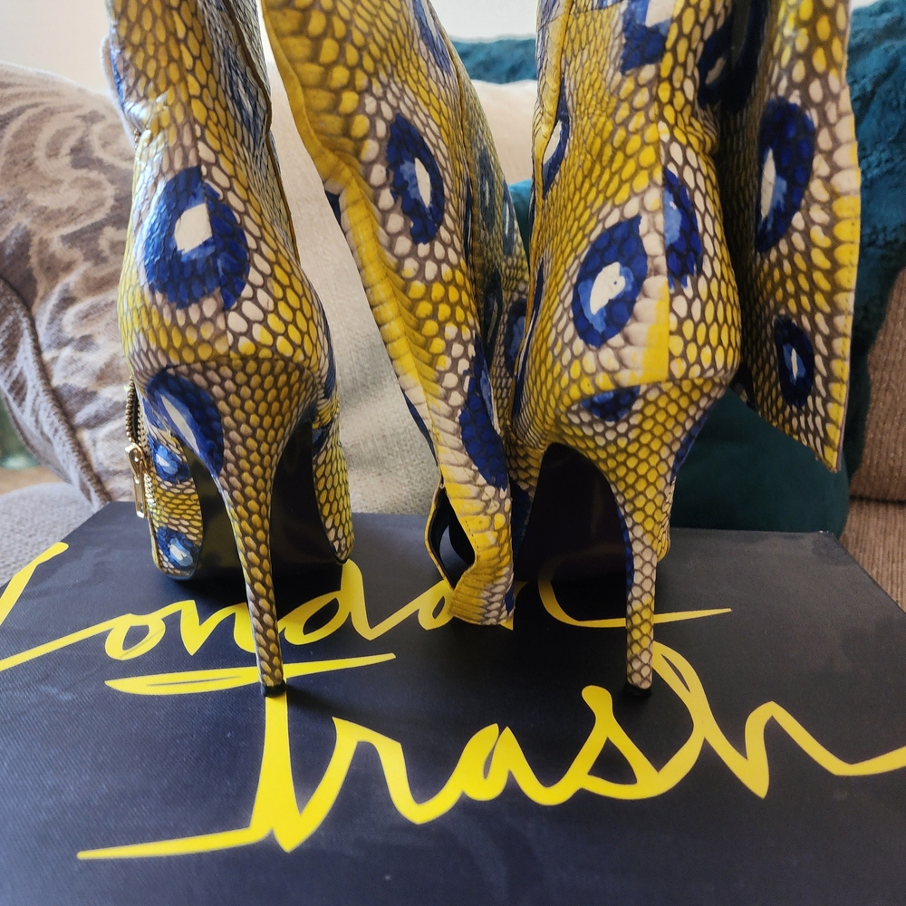 London Trash Yellow and Blue Snakeskin Knee-High Heeled Boots - Picture 4 of 9